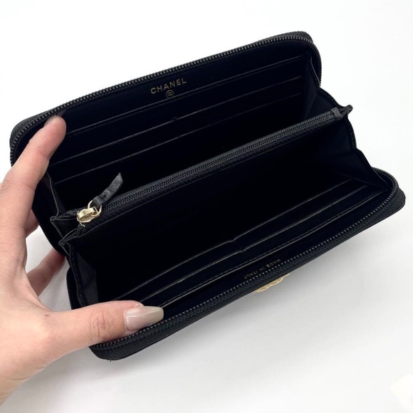 CHANEL Caviar Black/Gold Boy Wallet - Picture 6 of 9